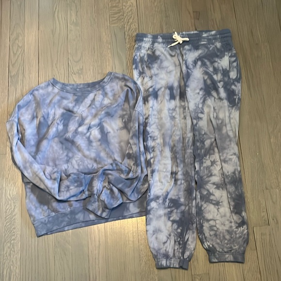 Gap women’s sweatsuit set size small - Picture 1 of 4
